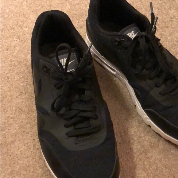 Running shoes - Picture 1 of 2